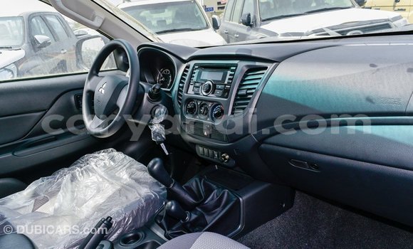 Acheter Import Voiture Mitsubishi L200 Blanc à Import - Dubai, Zambie Acheter Import Voiture Mitsubishi L200 Blanc à Import - Dubai, Zambie