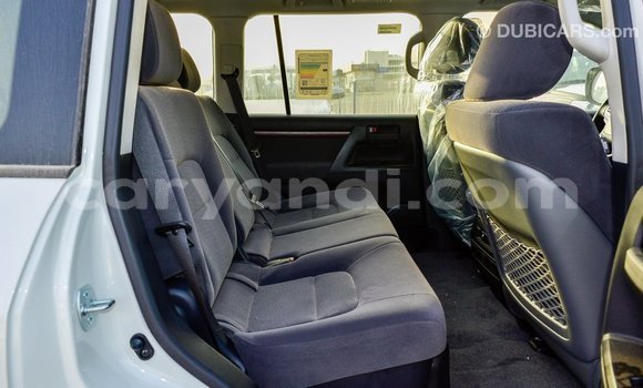 Acheter Import Voiture Toyota Land Cruiser Blanc à Import - Dubai, Zambie Acheter Import Voiture Toyota Land Cruiser Blanc à Import - Dubai, Zambie