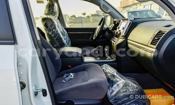 Acheter Import Voiture Toyota Land Cruiser Blanc à Import - Dubai, Zambie Acheter Import Voiture Toyota Land Cruiser Blanc à Import - Dubai, Zambie