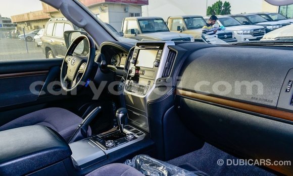 Acheter Import Voiture Toyota Land Cruiser Blanc à Import - Dubai, Zambie Acheter Import Voiture Toyota Land Cruiser Blanc à Import - Dubai, Zambie