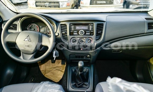 Acheter Import Voiture Mitsubishi L200 Blanc à Import - Dubai, Zambie Acheter Import Voiture Mitsubishi L200 Blanc à Import - Dubai, Zambie
