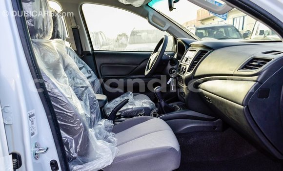 Acheter Import Voiture Mitsubishi L200 Blanc à Import - Dubai, Zambie Acheter Import Voiture Mitsubishi L200 Blanc à Import - Dubai, Zambie