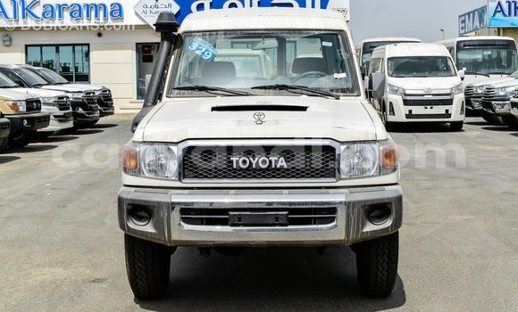 Acheter Import Voiture Toyota Land Cruiser Blanc à Import - Dubai, Zambie Acheter Import Voiture Toyota Land Cruiser Blanc à Import - Dubai, Zambie