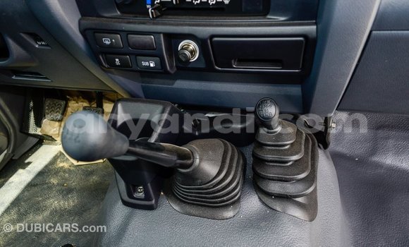 Acheter Import Voiture Toyota Land Cruiser Blanc à Import - Dubai, Zambie Acheter Import Voiture Toyota Land Cruiser Blanc à Import - Dubai, Zambie