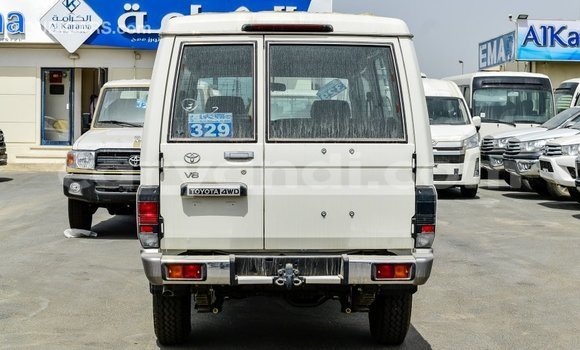Acheter Import Voiture Toyota Land Cruiser Blanc à Import - Dubai, Zambie Acheter Import Voiture Toyota Land Cruiser Blanc à Import - Dubai, Zambie