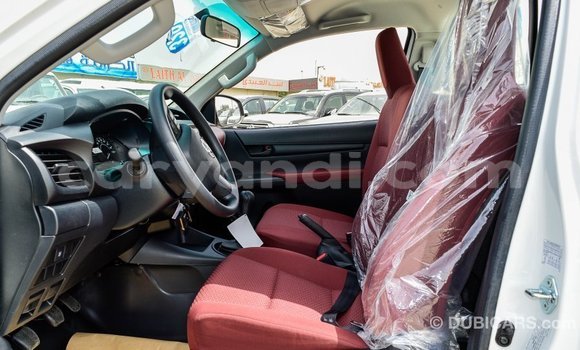 Acheter Import Voiture Toyota Hilux Blanc à Import - Dubai, Zambie Acheter Import Voiture Toyota Hilux Blanc à Import - Dubai, Zambie