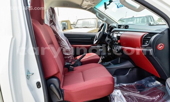 Acheter Import Voiture Toyota Hilux Blanc à Import - Dubai, Zambie Acheter Import Voiture Toyota Hilux Blanc à Import - Dubai, Zambie