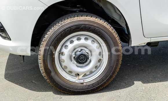 Acheter Import Voiture Toyota Hilux Blanc à Import - Dubai, Zambie Acheter Import Voiture Toyota Hilux Blanc à Import - Dubai, Zambie
