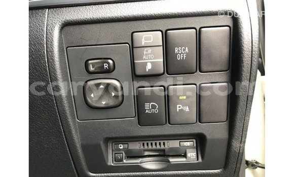 Tenga Imported Toyota Land Cruiser Chena Mota in Import - Dubai in Zambia Tenga Imported Toyota Land Cruiser Chena Mota in Import - Dubai in Zambia