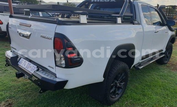 Acheter Occasion Voiture Toyota Hilux Blanc à Livingstone, Zambie Acheter Occasion Voiture Toyota Hilux Blanc à Livingstone, Zambie