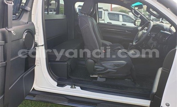Acheter Occasion Voiture Toyota Hilux Blanc à Livingstone, Zambie Acheter Occasion Voiture Toyota Hilux Blanc à Livingstone, Zambie