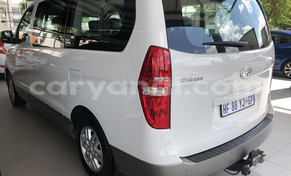 Acheter Occasion Voiture Hyundai H1 Gris à Livingstone, Zambie Acheter Occasion Voiture Hyundai H1 Gris à Livingstone, Zambie