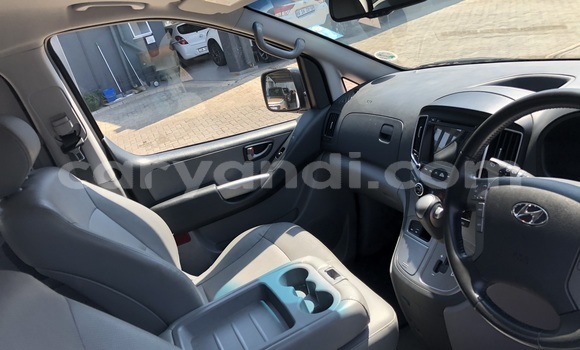 Acheter Occasion Voiture Hyundai H1 Gris à Livingstone, Zambie Acheter Occasion Voiture Hyundai H1 Gris à Livingstone, Zambie