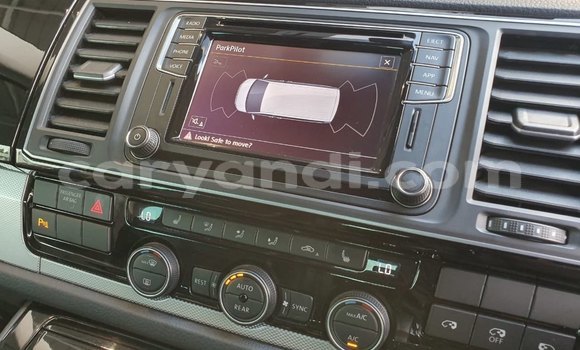 Tenga Tsaru Volkswagen Caravelle Bhuruu Mota in Livingstone in Zambia Tenga Tsaru Volkswagen Caravelle Bhuruu Mota in Livingstone in Zambia