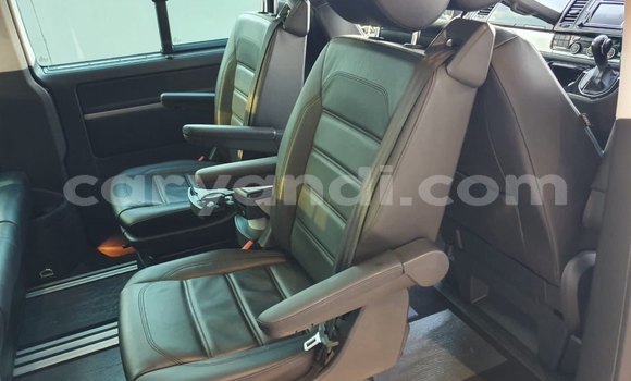 Tenga Tsaru Volkswagen Caravelle Bhuruu Mota in Livingstone in Zambia Tenga Tsaru Volkswagen Caravelle Bhuruu Mota in Livingstone in Zambia