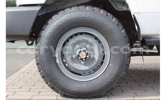 Acheter Import Voiture Toyota Land Cruiser Blanc à Import - Dubai, Zambie Acheter Import Voiture Toyota Land Cruiser Blanc à Import - Dubai, Zambie