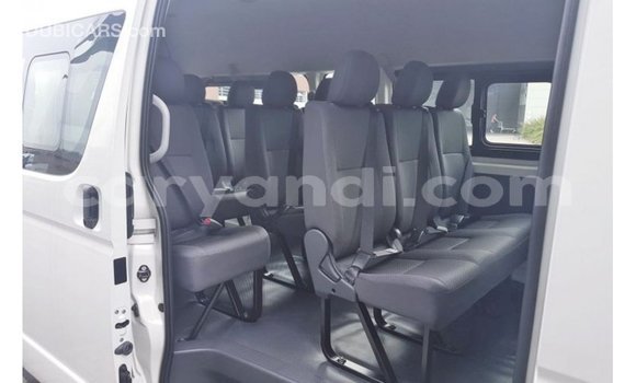 Acheter Import Voiture Toyota Hiace Blanc à Import - Dubai, Zambie Acheter Import Voiture Toyota Hiace Blanc à Import - Dubai, Zambie