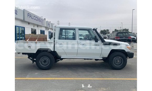 Buy Import Toyota Land Cruiser White Car in Import - Dubai in Zambia Buy Import Toyota Land Cruiser White Car in Import - Dubai in Zambia