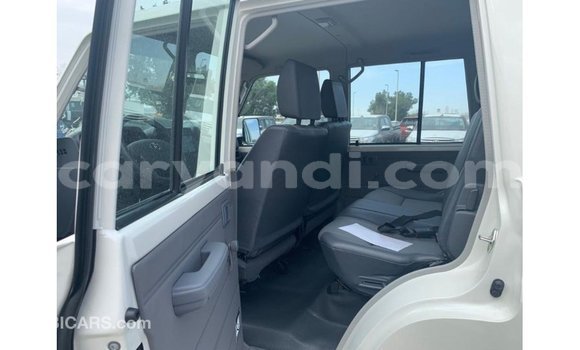 Buy Import Toyota Land Cruiser White Car in Import - Dubai in Zambia Buy Import Toyota Land Cruiser White Car in Import - Dubai in Zambia