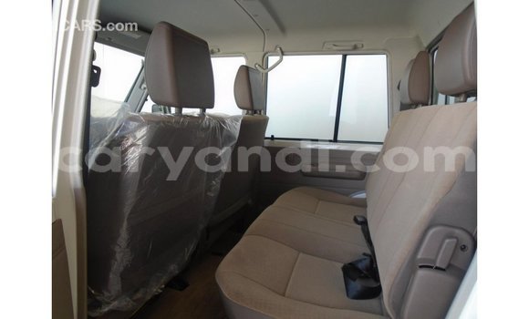 Acheter Import Voiture Toyota Land Cruiser Blanc à Import - Dubai, Zambie Acheter Import Voiture Toyota Land Cruiser Blanc à Import - Dubai, Zambie
