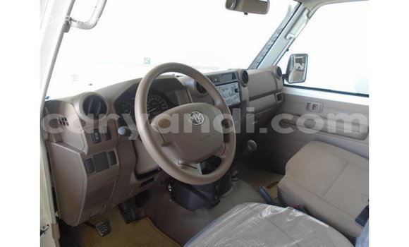 Acheter Import Voiture Toyota Land Cruiser Blanc à Import - Dubai, Zambie Acheter Import Voiture Toyota Land Cruiser Blanc à Import - Dubai, Zambie