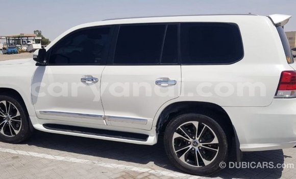 Acheter Import Voiture Toyota Land Cruiser Blanc à Import - Dubai, Zambie Acheter Import Voiture Toyota Land Cruiser Blanc à Import - Dubai, Zambie
