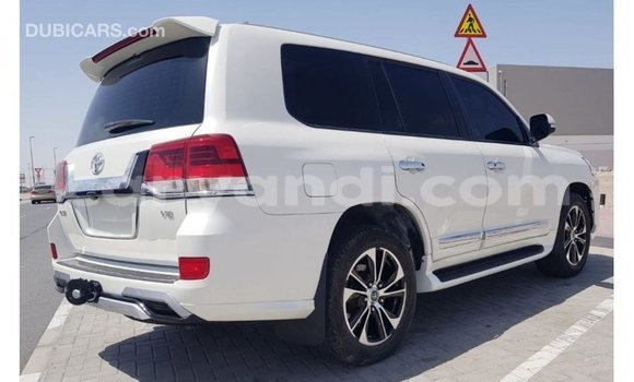 Acheter Import Voiture Toyota Land Cruiser Blanc à Import - Dubai, Zambie Acheter Import Voiture Toyota Land Cruiser Blanc à Import - Dubai, Zambie