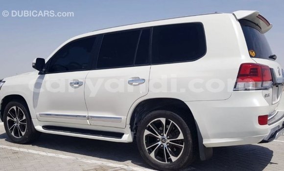 Acheter Import Voiture Toyota Land Cruiser Blanc à Import - Dubai, Zambie Acheter Import Voiture Toyota Land Cruiser Blanc à Import - Dubai, Zambie