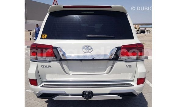 Acheter Import Voiture Toyota Land Cruiser Blanc à Import - Dubai, Zambie Acheter Import Voiture Toyota Land Cruiser Blanc à Import - Dubai, Zambie