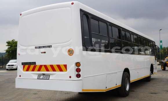 Tenga Tsaru Mercedes‒Benz 200 Chena Mota in Lusaka in Zambia Tenga Tsaru Mercedes‒Benz 200 Chena Mota in Lusaka in Zambia