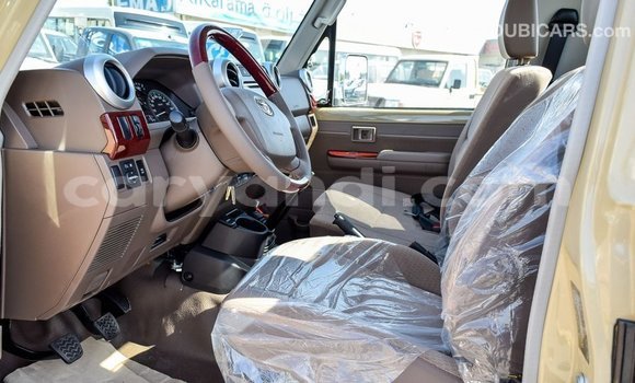 Acheter Import Voiture Toyota Land Cruiser Beige à Import - Dubai, Zambie Acheter Import Voiture Toyota Land Cruiser Beige à Import - Dubai, Zambie