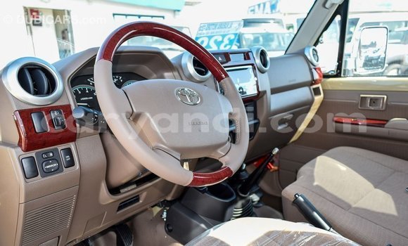 Acheter Import Voiture Toyota Land Cruiser Beige à Import - Dubai, Zambie Acheter Import Voiture Toyota Land Cruiser Beige à Import - Dubai, Zambie