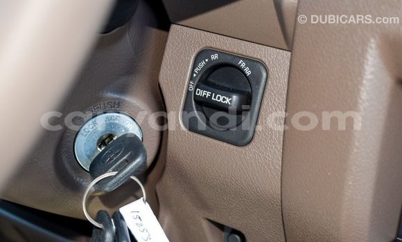 Acheter Import Voiture Toyota Land Cruiser Beige à Import - Dubai, Zambie Acheter Import Voiture Toyota Land Cruiser Beige à Import - Dubai, Zambie