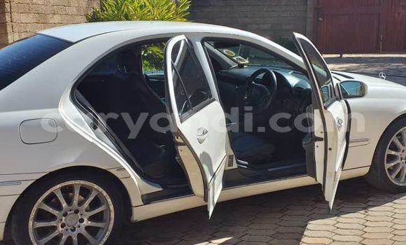 Buy Used Mercedes‒Benz C–Class White Car in Lusaka in Zambia Buy Used Mercedes‒Benz C–Class White Car in Lusaka in Zambia