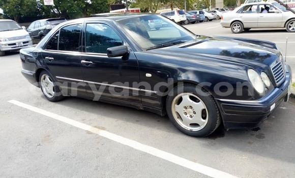 Tenga Tsaru Mercedes‒Benz E–Class Nhema Mota in Lusaka in Zambia Tenga Tsaru Mercedes‒Benz E–Class Nhema Mota in Lusaka in Zambia