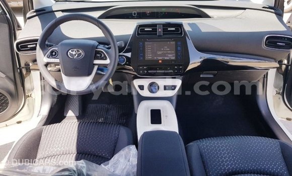 Nunua Imported Toyota Prius Nyeupe Gari ndani ya Import - Dubai nchini Zambia Nunua Imported Toyota Prius Nyeupe Gari ndani ya Import - Dubai nchini Zambia