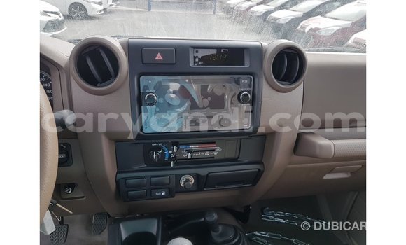 Buy Import Toyota Land Cruiser Beige Car in Import - Dubai in Zambia Buy Import Toyota Land Cruiser Beige Car in Import - Dubai in Zambia
