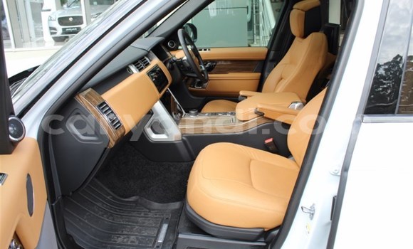 Nunua Ilio tumika Land Rover Range Rover Nyeupe Gari ndani ya Lusaka nchini Zambia Nunua Ilio tumika Land Rover Range Rover Nyeupe Gari ndani ya Lusaka nchini Zambia