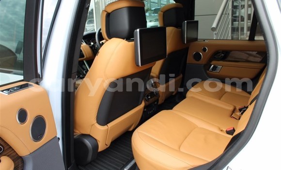 Nunua Ilio tumika Land Rover Range Rover Nyeupe Gari ndani ya Lusaka nchini Zambia Nunua Ilio tumika Land Rover Range Rover Nyeupe Gari ndani ya Lusaka nchini Zambia