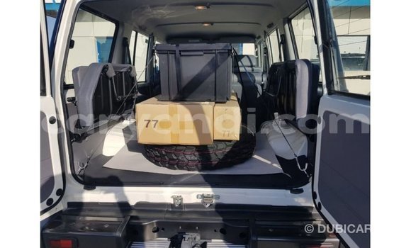 Tenga Imported Toyota Land Cruiser Chena Mota in Import - Dubai in Zambia Tenga Imported Toyota Land Cruiser Chena Mota in Import - Dubai in Zambia