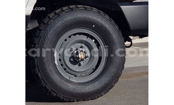 Tenga Imported Toyota Land Cruiser Chena Mota in Import - Dubai in Zambia Tenga Imported Toyota Land Cruiser Chena Mota in Import - Dubai in Zambia