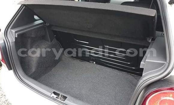 Acheter Occasion Voiture Volkswagen Polo Blanc à Lusaka, Zambie Acheter Occasion Voiture Volkswagen Polo Blanc à Lusaka, Zambie