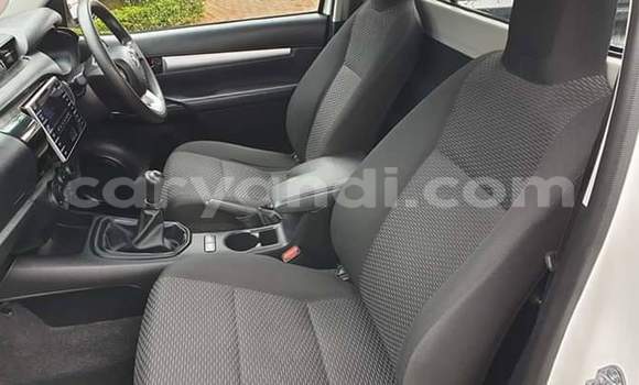 Acheter Occasion Voiture Toyota Hilux Blanc à Lusaka, Zambie Acheter Occasion Voiture Toyota Hilux Blanc à Lusaka, Zambie