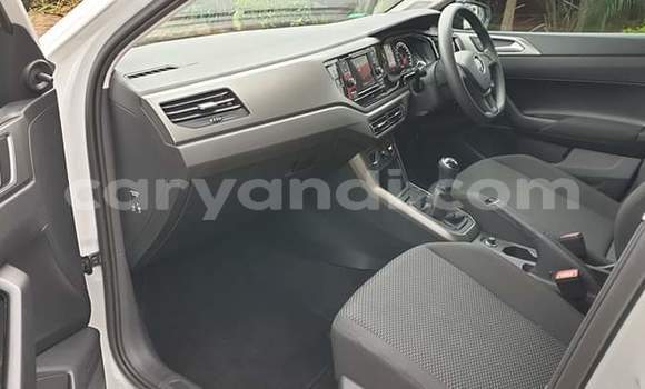Acheter Occasion Voiture Volkswagen Polo Blanc à Lusaka, Zambie Acheter Occasion Voiture Volkswagen Polo Blanc à Lusaka, Zambie
