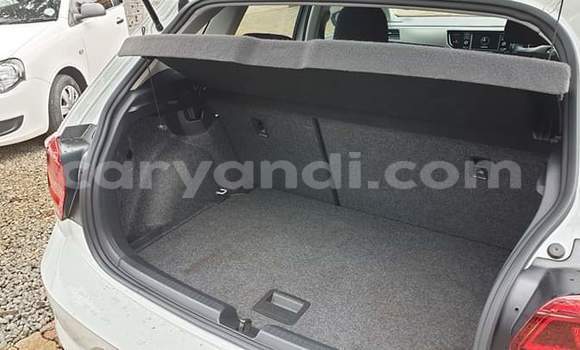 Acheter Occasion Voiture Volkswagen Polo Blanc à Lusaka, Zambie Acheter Occasion Voiture Volkswagen Polo Blanc à Lusaka, Zambie