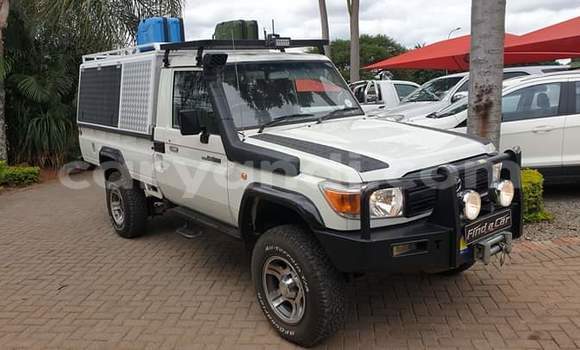 Acheter Occasion Voiture Toyota Land Cruiser Blanc à Lusaka, Zambie Acheter Occasion Voiture Toyota Land Cruiser Blanc à Lusaka, Zambie
