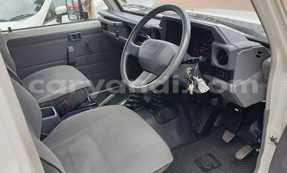 Acheter Occasion Voiture Toyota Land Cruiser Blanc à Lusaka, Zambie Acheter Occasion Voiture Toyota Land Cruiser Blanc à Lusaka, Zambie