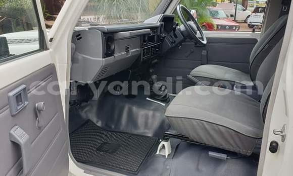 Acheter Occasion Voiture Toyota Land Cruiser Blanc à Lusaka, Zambie Acheter Occasion Voiture Toyota Land Cruiser Blanc à Lusaka, Zambie