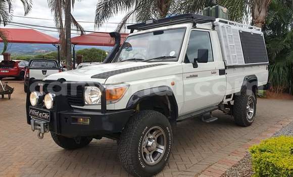 Acheter Occasion Voiture Toyota Land Cruiser Blanc à Lusaka, Zambie Acheter Occasion Voiture Toyota Land Cruiser Blanc à Lusaka, Zambie