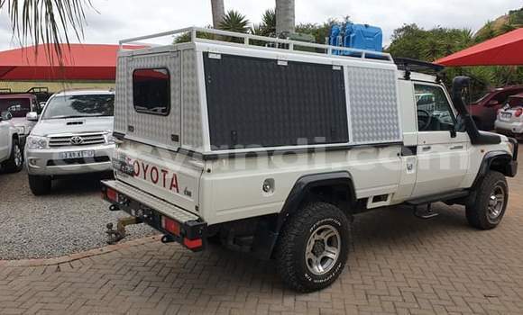 Acheter Occasion Voiture Toyota Land Cruiser Blanc à Lusaka, Zambie Acheter Occasion Voiture Toyota Land Cruiser Blanc à Lusaka, Zambie
